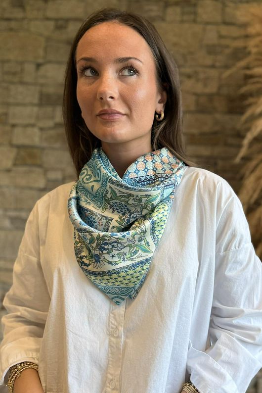 Isobel Silky Blend Square Scarf /30=